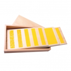 boite avec tablettes lisses et rugueuses